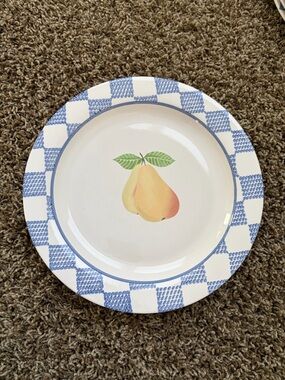 Pfaltzgraff Hopscotch Plates 10.5” - Pear